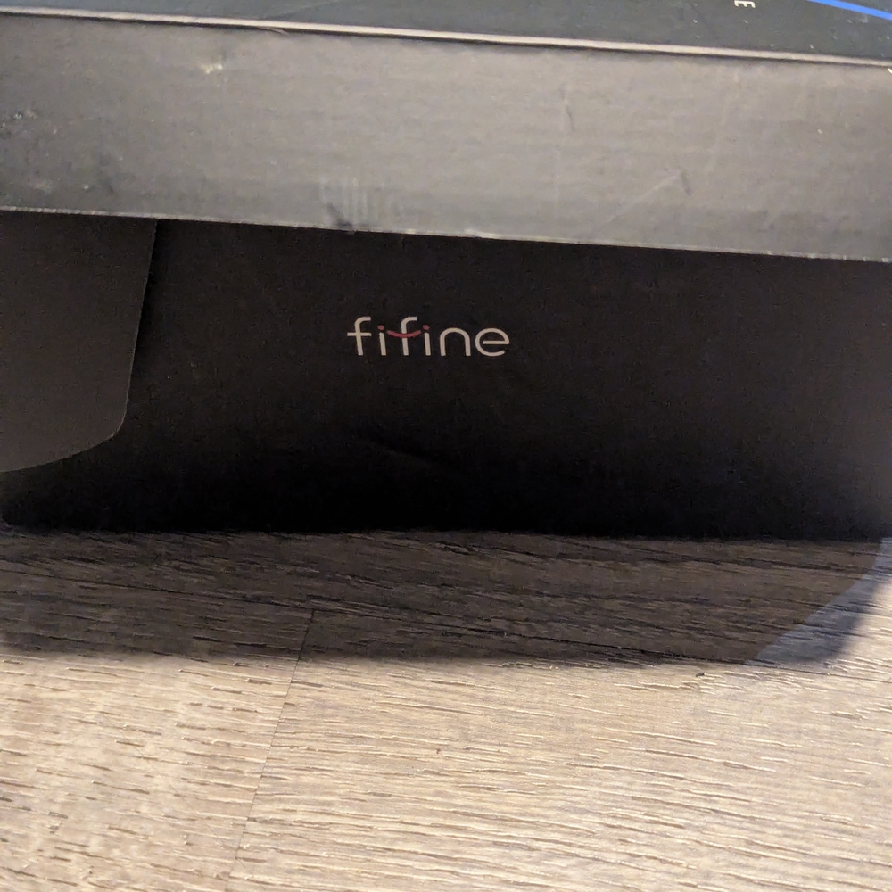 Fifine A6V Ampligame RGB Gaming Microphone - Black with Pink/Blue Lighting - Picture 4 of 5
